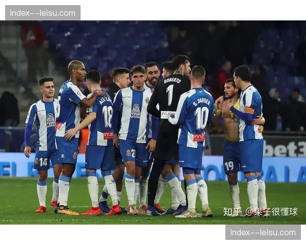 巴伦西亚攻防两端均陷困境，32进球42失球净胜球负十